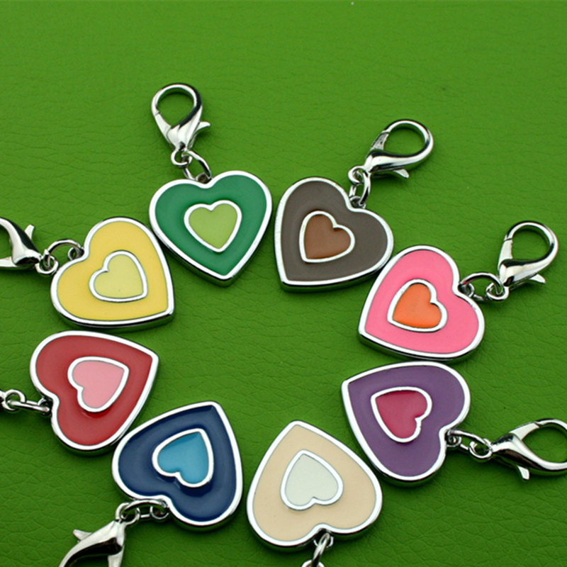 Τα αναγνωριστικά αναγνωριστικά σκυλιών γάτας είναι χαραγμένα από τον κατασκευαστή