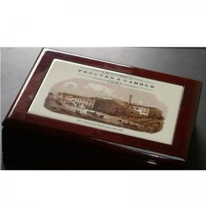 γυάλινο κουτί με πλακάκια