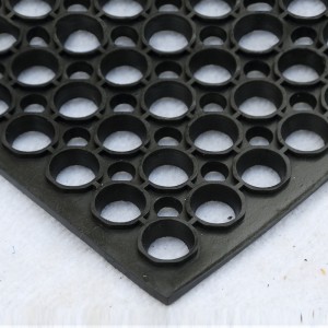 Αντιολισθητικό καουτσούκ με οπή αποστράγγισης για παιδική χαρά