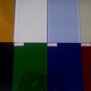 ΧΡΩΜΑΤΙΣΜΕΝΟ ΓΥΑΛΙ