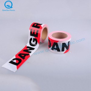 ΚΙΝΔΥΝΟΣ / ΚΙΝΔΥΝΟΣ ΜΗΝ ΕΙΣΑΓΕΤΕ στην ταινία Κόκκινο / Λευκό Barrirer. Κόκκινο / Λευκό με ταινία φραγμών λέξεων