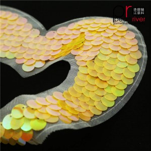 Πορτοκαλί εσοχή σε σχήμα καρδιάς