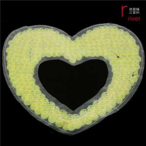 Πορτοκαλί εσοχή σε σχήμα καρδιάς