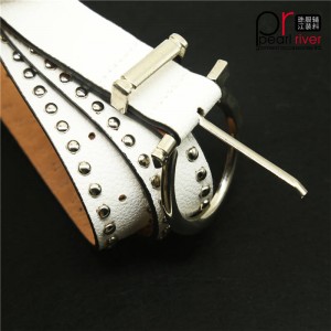 Τελευταίο λευκό δερμάτινο λουρί με μεταλλική πόρπη