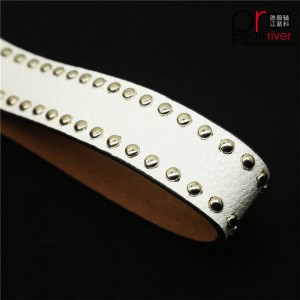 Τελευταίο λευκό δερμάτινο λουρί με μεταλλική πόρπη