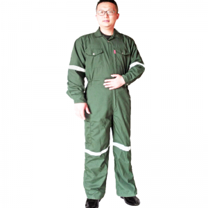 Εξατομίκευση ειδών ένδυσης σε διάφορους σημαντικούς παράγοντες που επηρεάζουν την τιμή