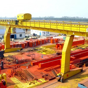 Σκάλες με σχήμα L με μονή δοκό γερανού γερανού με βαρούλκο