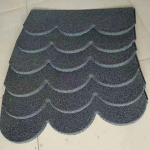 Διακοσμημένο πέτρινο μεταλλικό ψάρι