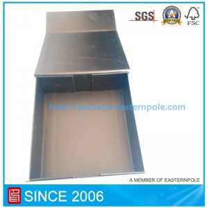 Μαύρο πολυτελές χαρτοκιβώτιο με μαγνητική σφραγίδα πολυτελείας