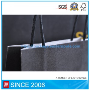 Μαύρη τσάντα χαρτιού με λογότυπο για σφράγιση φύλλων