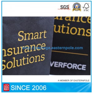 Μαύρη τσάντα χαρτιού με λογότυπο για σφράγιση φύλλων