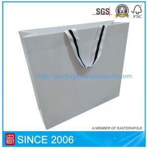 Πολυτελής τσάντα λευκού χαρτιού για ρούχα με ανεστραμμένο πάτο