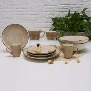 Κεραμικό απλό σετ δείπνου