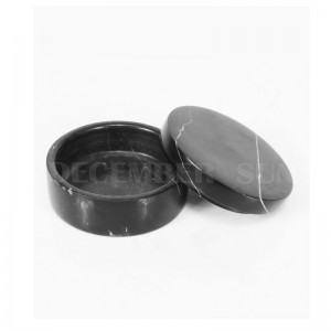 Μαύρο μαρμάρινο κελάρι με αλάτι