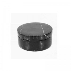 Μαύρο μαρμάρινο κελάρι με αλάτι