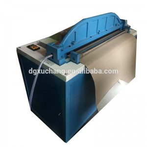 Μηχανή γροθιά σε δερμάτινο σάκο παπουτσιών