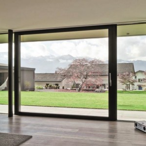 Ανυψωτική & διαφανής πόρτα