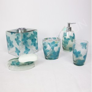 Διαυγές γυαλί με αξεσουάρ μπάνιου που έχουν υποστεί ζύμωση