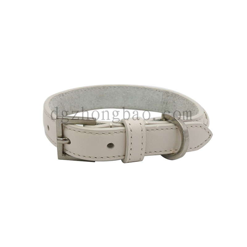 Λευκό δέρμα και πλεκτό κολάρο για σκύλους