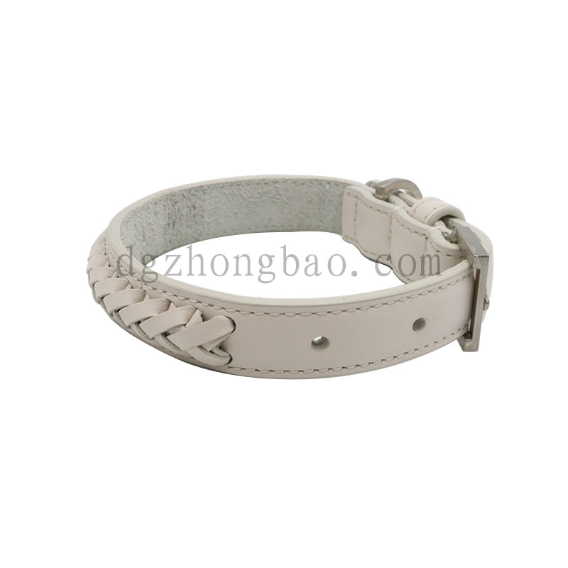 Λευκό δέρμα και πλεκτό κολάρο για σκύλους