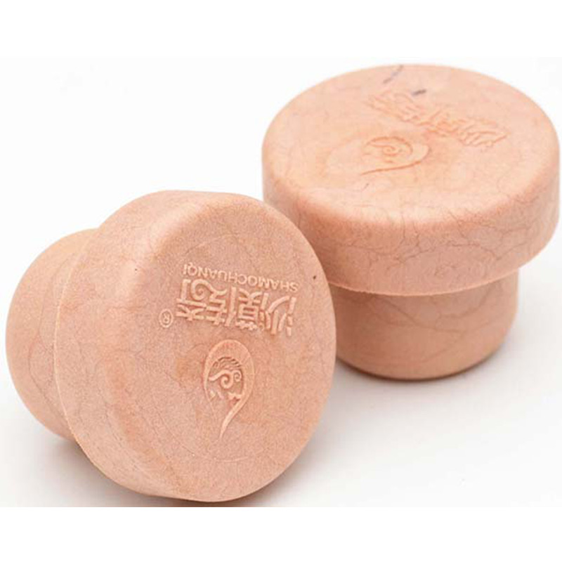 κλείσιμο του πώματος φελλού από μπουκάλι