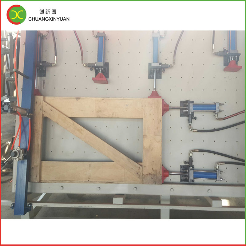 Μηχανή συναρμολόγησης ξύλου