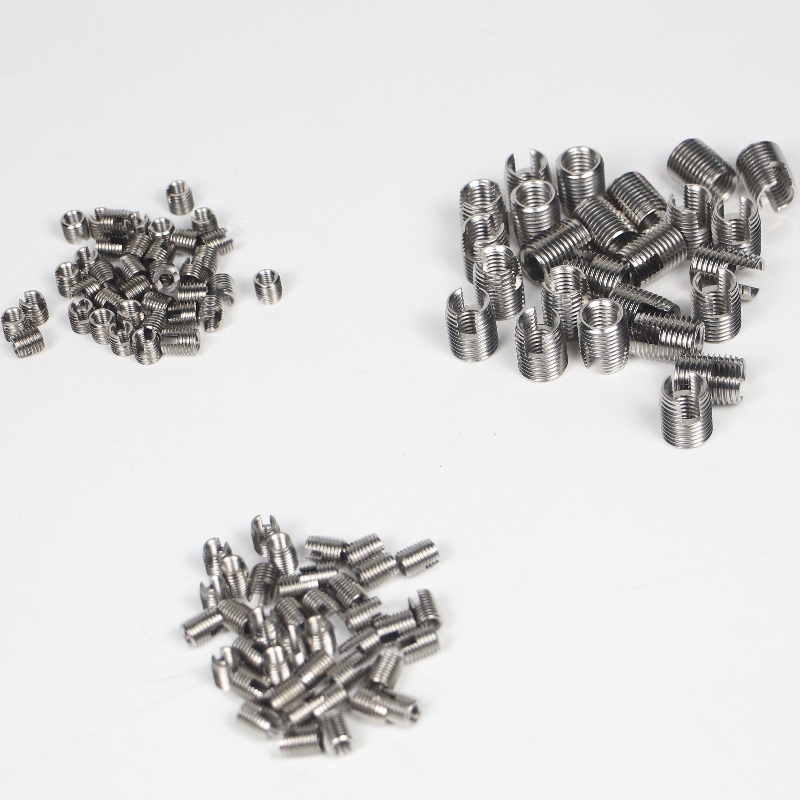 302 000 100.500 M10 * 1.5 * 14 * 1.5 * 18L αυτοκόλλητες εισαγωγές σπειρωμάτων με σχισμή κοπής