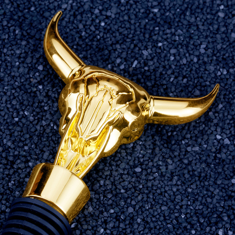 Διακοσμητική διακόσμηση κεφαλής αγελάδων σε σχήμα κρασιού