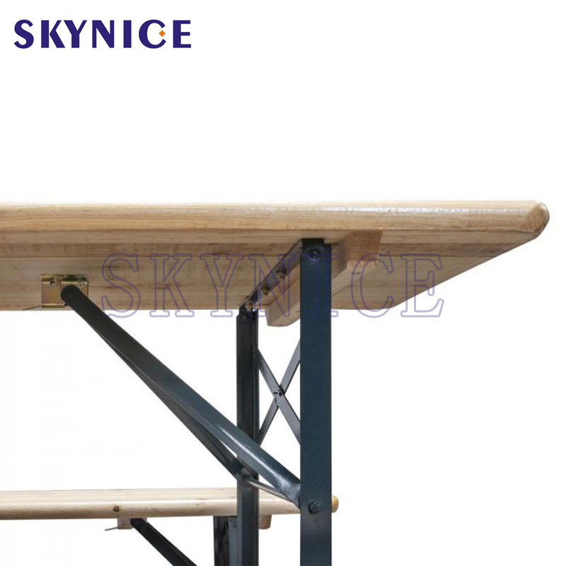 Λαϊκή σειρά τραπεζιών από ξύλινες μπύρες