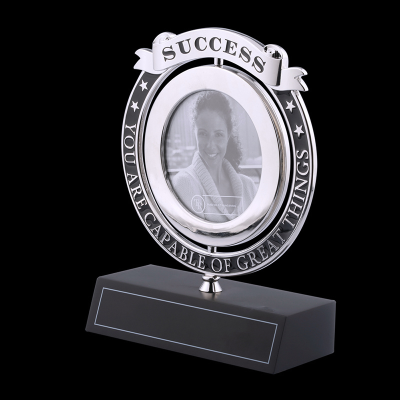 Καλή ποιότητα περιστρεφόμενο φως πλαισίου αλουμινίου ψευδαργύρου με ξύλινη βάση