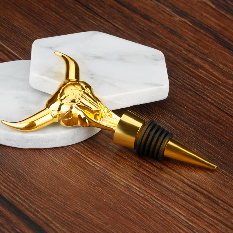 Διακοσμητική διακόσμηση κεφαλής αγελάδων σε σχήμα κρασιού