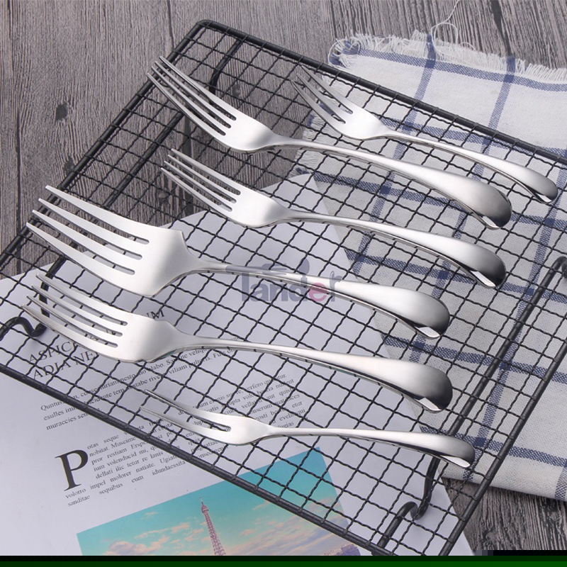 Καμπυλωμένη σχεδίαση Stainless Steel Kitchen Restaurant Party Tableware Cutlery 24PCS Set