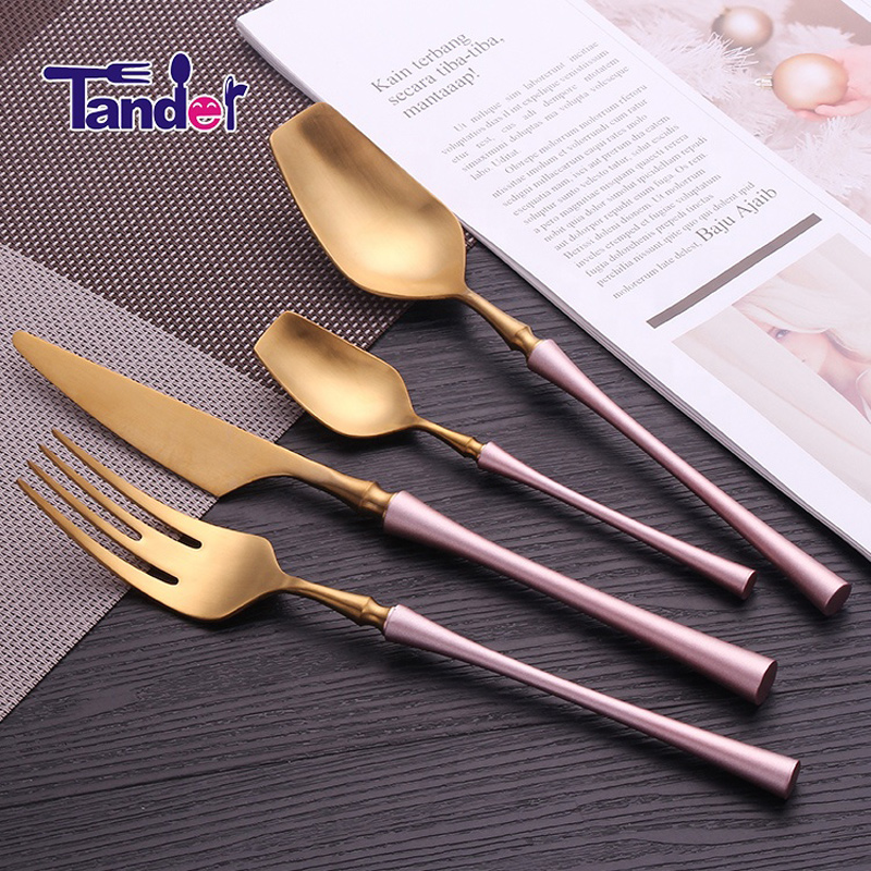 Σετ μαχαιροπήρουνα από ανοξείδωτο ατσάλι σε ροζ μέση με επένδυση από χρυσό PVC