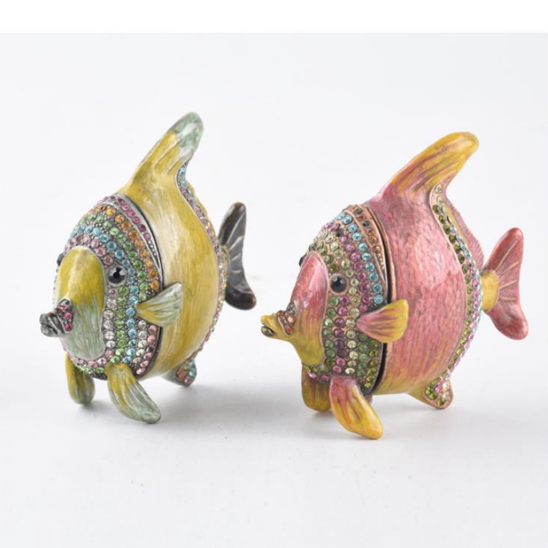 Το εργοστάσιο Γιουανιουάν ειδικεύεται στην παραγωγή ιχθύων, ευοίωνων γαμήλιων δώρων, δημιουργικής επίπλωσης και χειροτεχνίας.