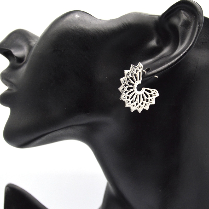 Κοίλη σκουλαρίκια και αποκόμματα από ανοξείδωτο χάλυβα