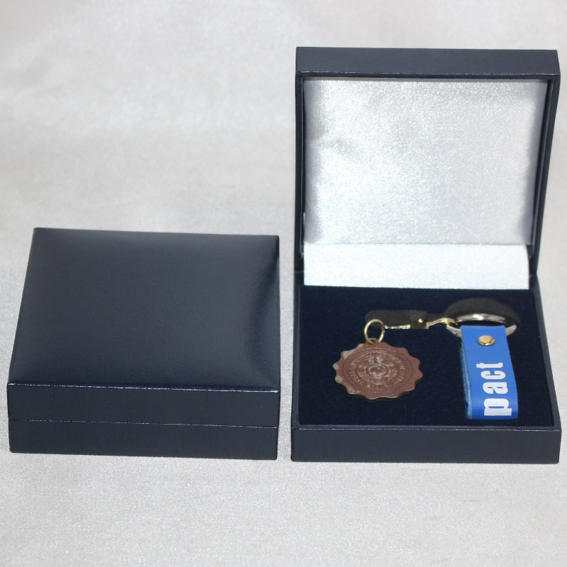 Στοιχείο V-06 τετράγωνο Πλαστικό κουτί Flannelette για κέρμα 50-60 mm, σήμα, μανικετόκουμπα, κλιπ γραβάτας, μετάλλιο, κ.λπ. mm. 88 * 91 * 33, βάρη περ...