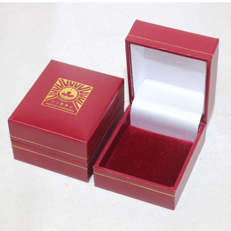 Θέση V-07S τετράγωνο πλαστικό δερμάτινο κουτί χαρτιού για διάμετρο 25-30 mm κέρμα, σήμα, δαχτυλίδι κλπ. Mm. 46 * 53 * 32, βάρη περίπου 35g