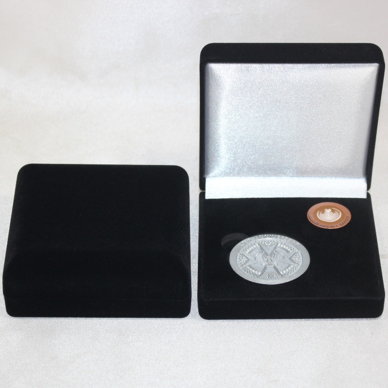 Στοιχείο D-33L στρογγυλό βελούδο κουτί για κέρμα, μετάλλιο και σήμα, mm. 100 * 100 * 39mm, βάρη περίπου 96g