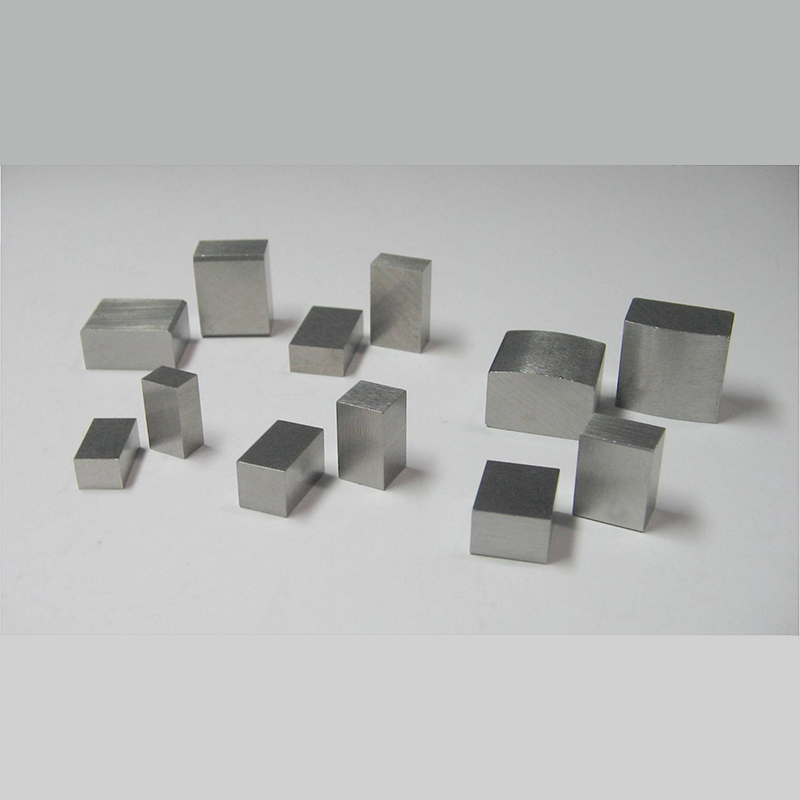 Υψηλή αντοχή στη σκληρότητα Alnico μαγνήτης προσαρμοσμένη σε υψηλή θερμοκρασία αντίσταση