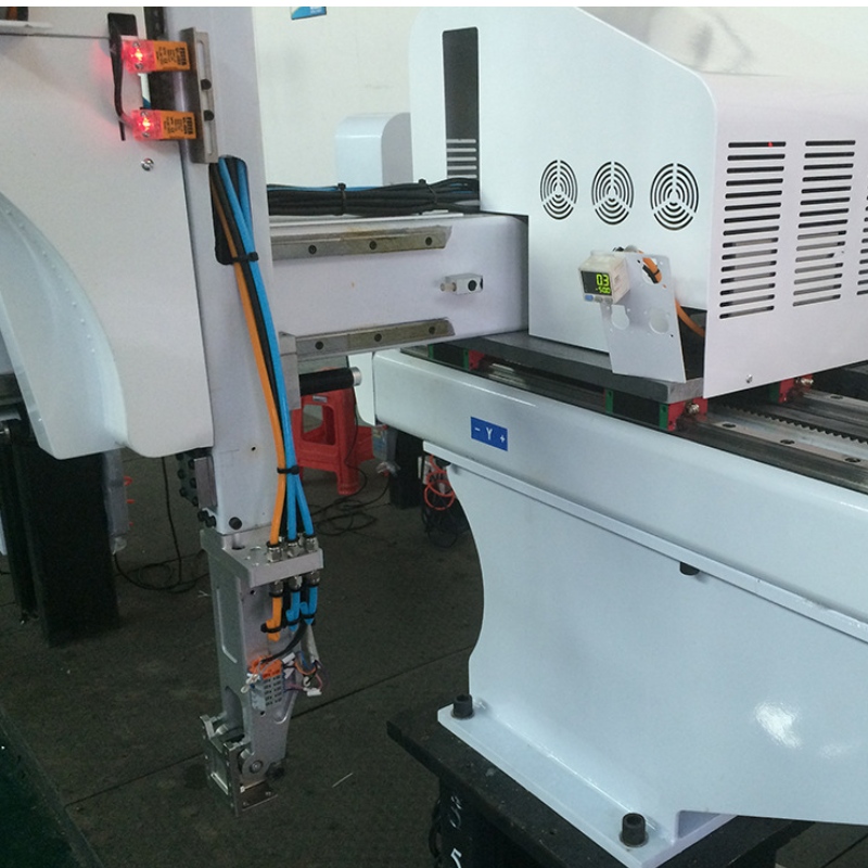 Three Axis Servo robot Arm for Injection Molding Automation