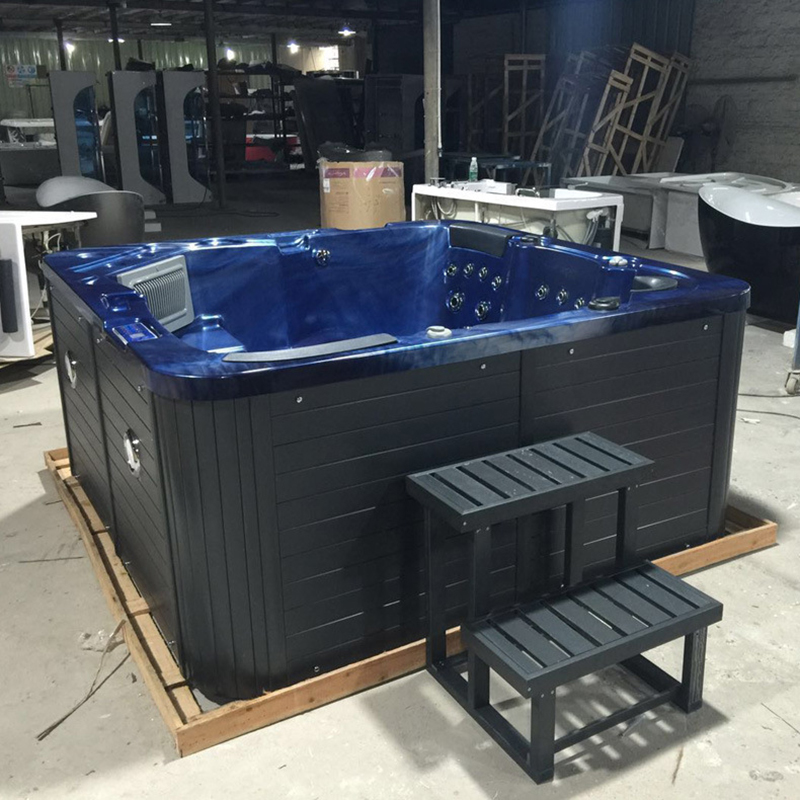 Εξωτερική μπανιέρα-υδρομασάζ \/ πισίνα μεγάλου μεγέθους \/ εξωτερική πισίνα κήπου