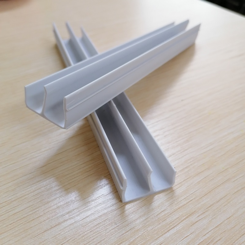 Κατασκευαστής καναλιών PVC με σχήμα PVC επένδυση καναλιού PVC