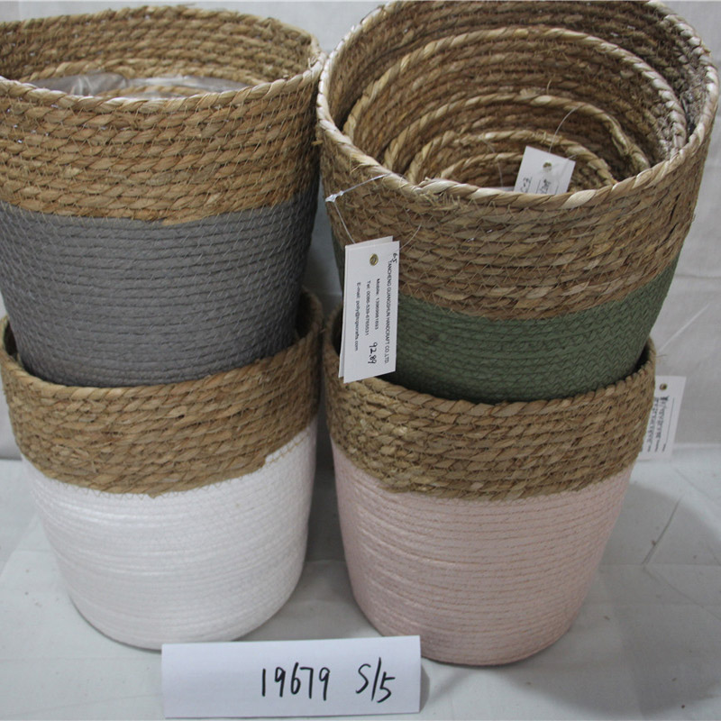 Φυσικό χειροποίητο καλάθι φυτού από άχυρο cattail