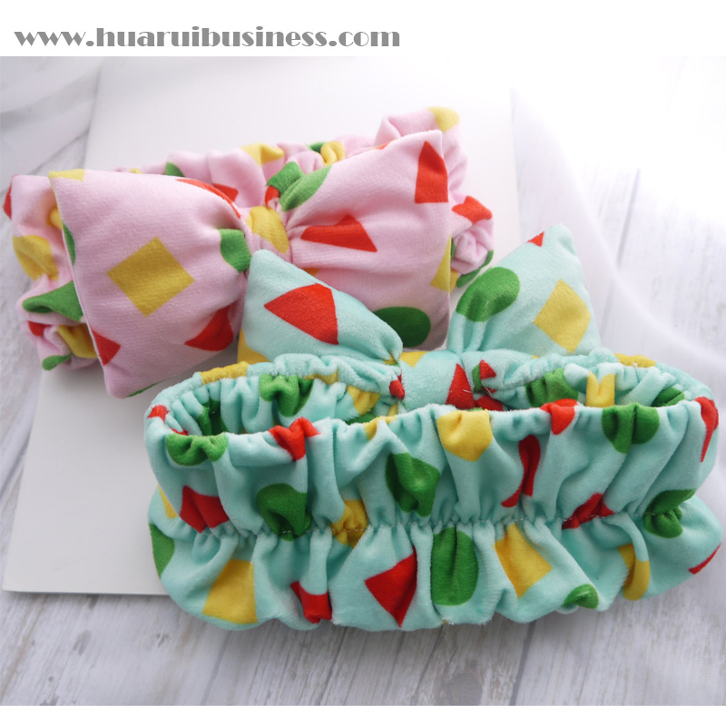 κοντό δέρας με εκτυπωτικό σνάουντ, φιλέτο, δαντέλα μαλλιών, μαντήλι