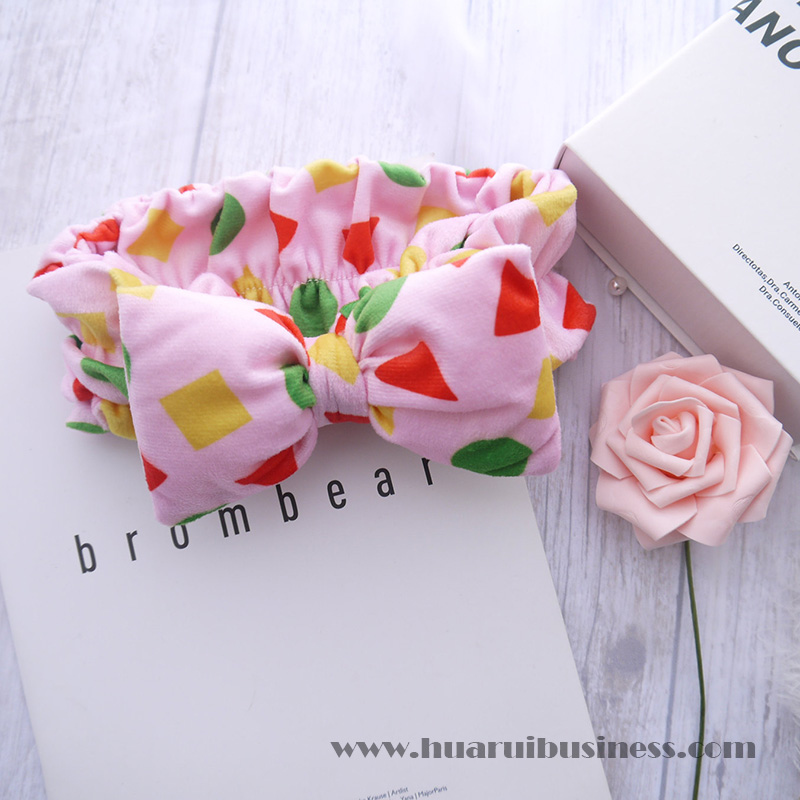 κοντό δέρας με εκτυπωτικό σνάουντ, φιλέτο, δαντέλα μαλλιών, μαντήλι