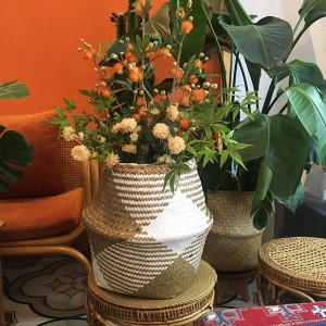 Υφαντά καλάθι με θέα στην κοιλιά