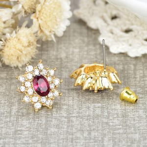 Κλασικά σκουλαρίκια μικρού αυτιού