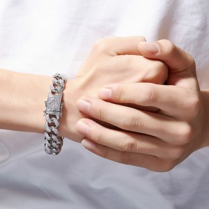 Βραχιόλι hip-hop