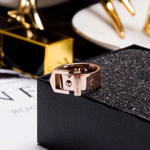 Δροσερό μεταλλικό δαχτυλίδι