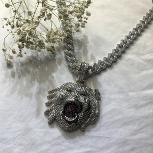 Ο τζόκερ γεμάτος με κρεμαστό κόσμημα ζιρκ